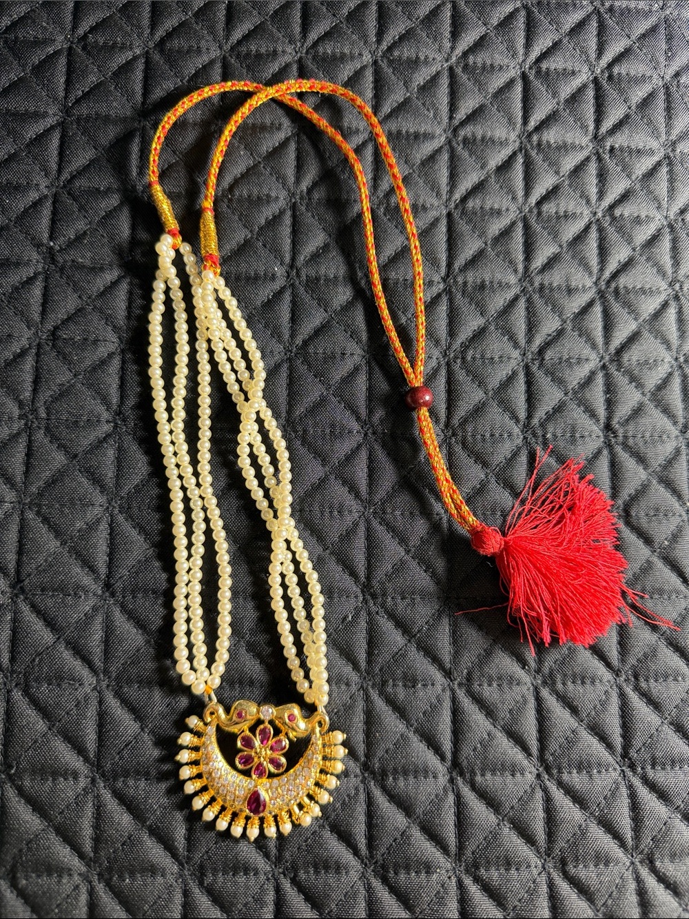 Traditional Pearl Bead Pendant Necklace with Red Accents